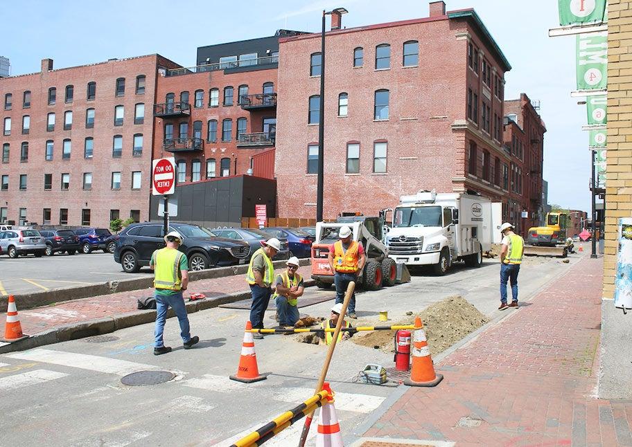 Unitil gas crew working on SURE Project in Portland, Maine